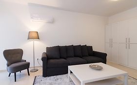 Great Two Bedrooms Apartment In Varkiza